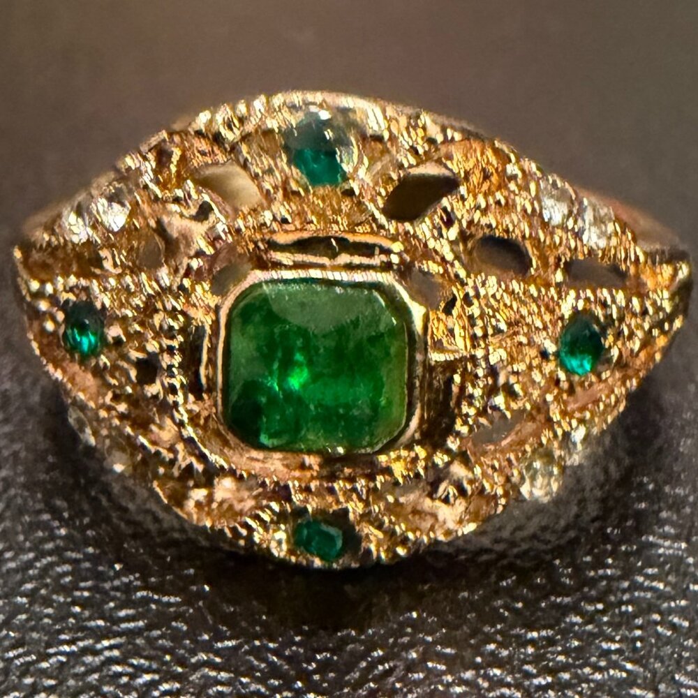 Vintage Gold Tone Statement Ring • Emerald Green Glass Stone • Size 8
